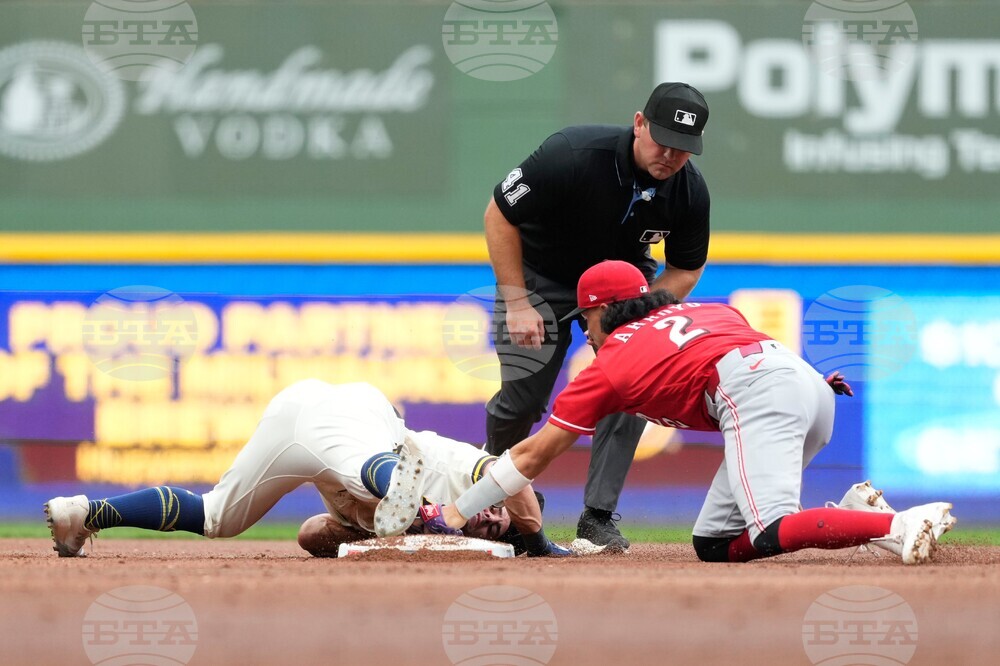 Reds Brewers Baseball