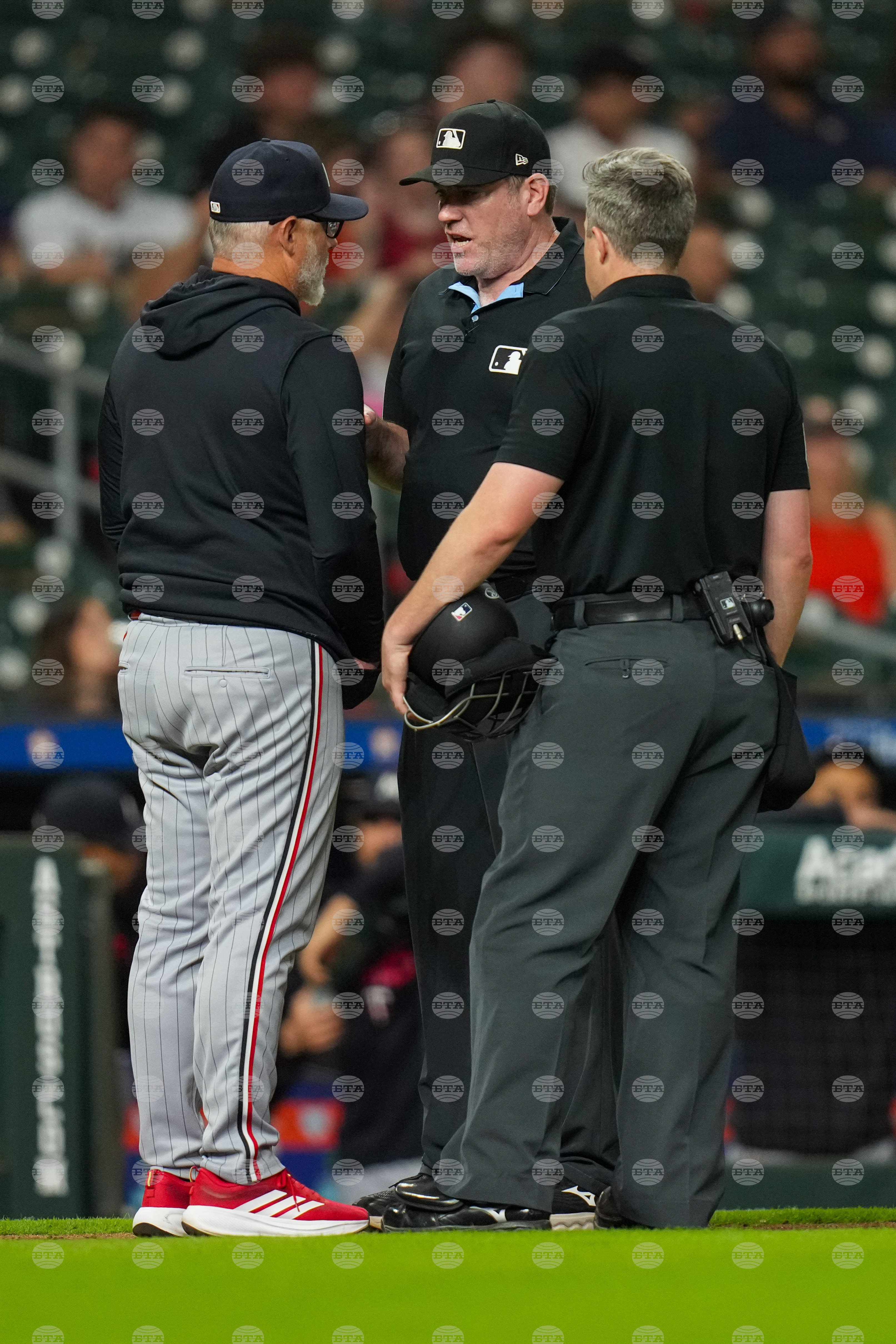 Twins Astros Baseball