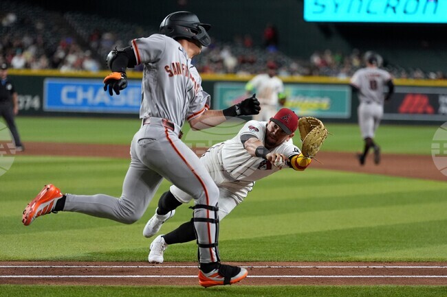 APTOPIX Giants Diamondbacks Baseball
