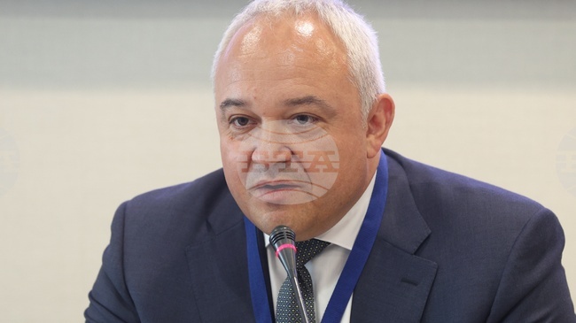 Има две дружества, които се занимават с доставката на мантинели, зад тях прозира фигурата на Бойко Борисов, каза вътрешният министър