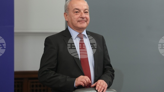 Finance Ministry Issues EUR 2.5 Billion in Debt on International Capital Markets, Finance Minister Says