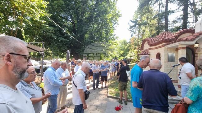 В Кюстендил беше почетена паметта на легендите на българския футбол Георги Аспарухов-Гунди и Никола Котков
