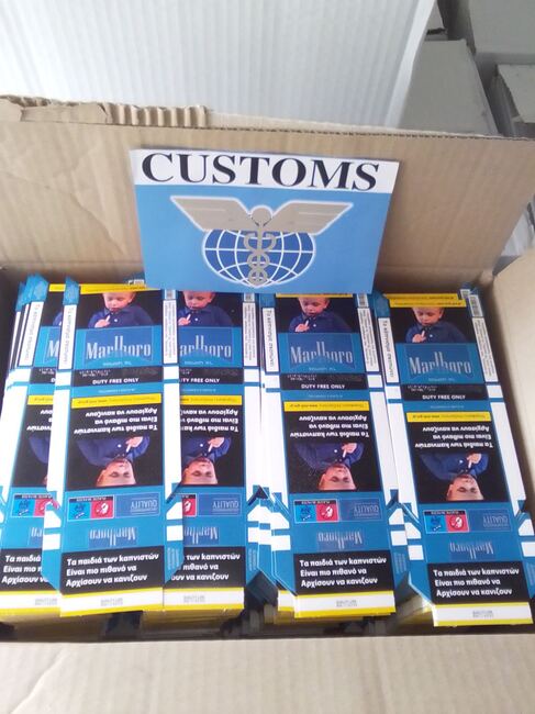 Агенция „Митници“: Два камиона с хартия и картон за цигари задържаха митнически служители