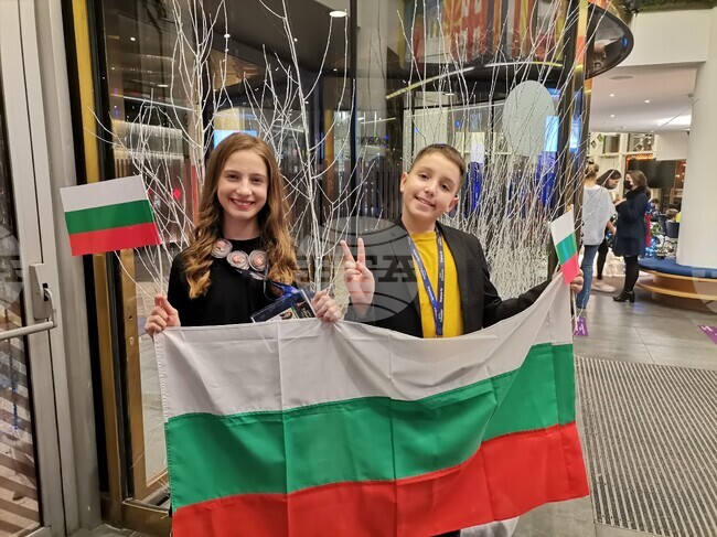 Българските представители на детската "Евровизия" вече са в Париж