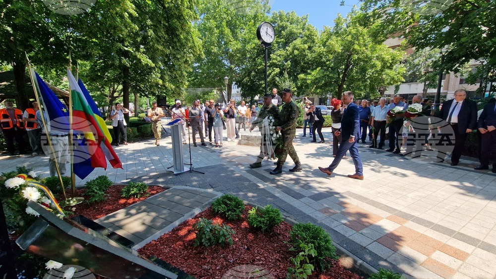 Румъния - Тулча - бюст-паметник на Стефан Караджа - откриване