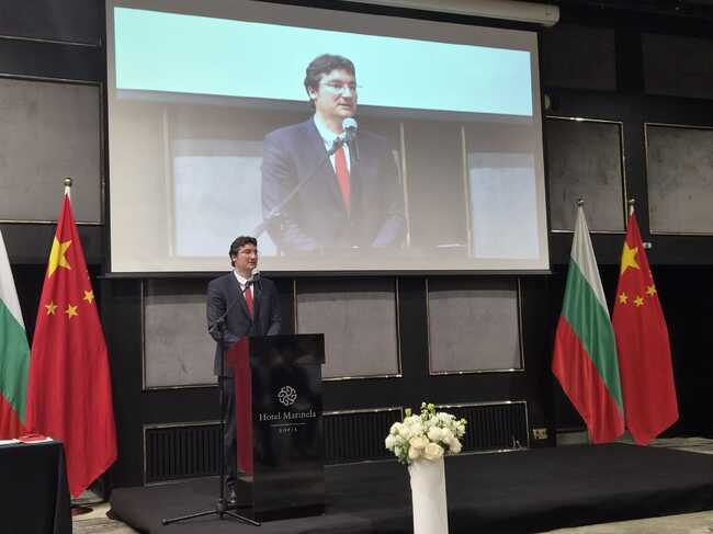 Крум Зарков за Китай: Няма как да не се поучим от страната, измъкнала милиони от ноктите на бедността