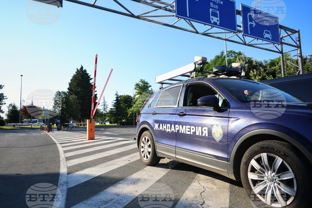 Бургас - летище - извънредно кацнал самолет