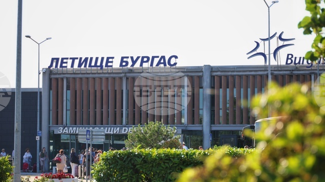 Самолет на полската авиокомпания ЛОТ кацна извънредно на летище Бургас заради фалшив сигнал за отвличане 