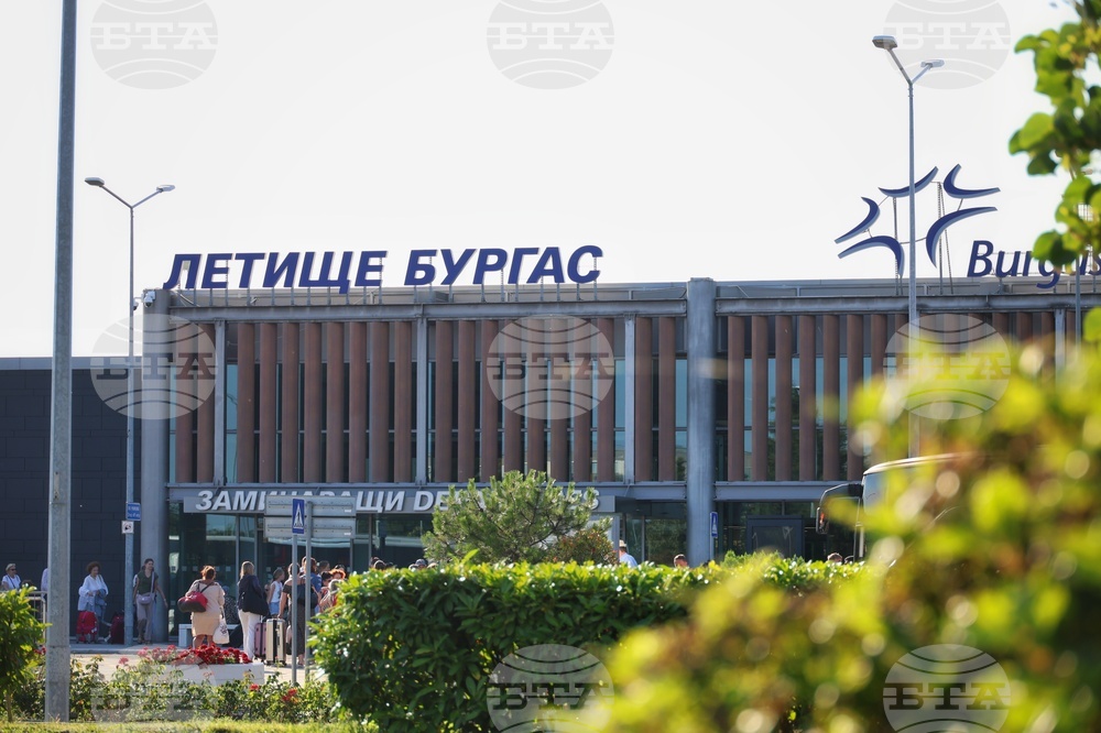 Бургас - летище - извънредно кацнал самолет