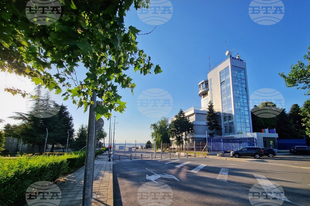 Бургас - летище - извънредно кацнал самолет