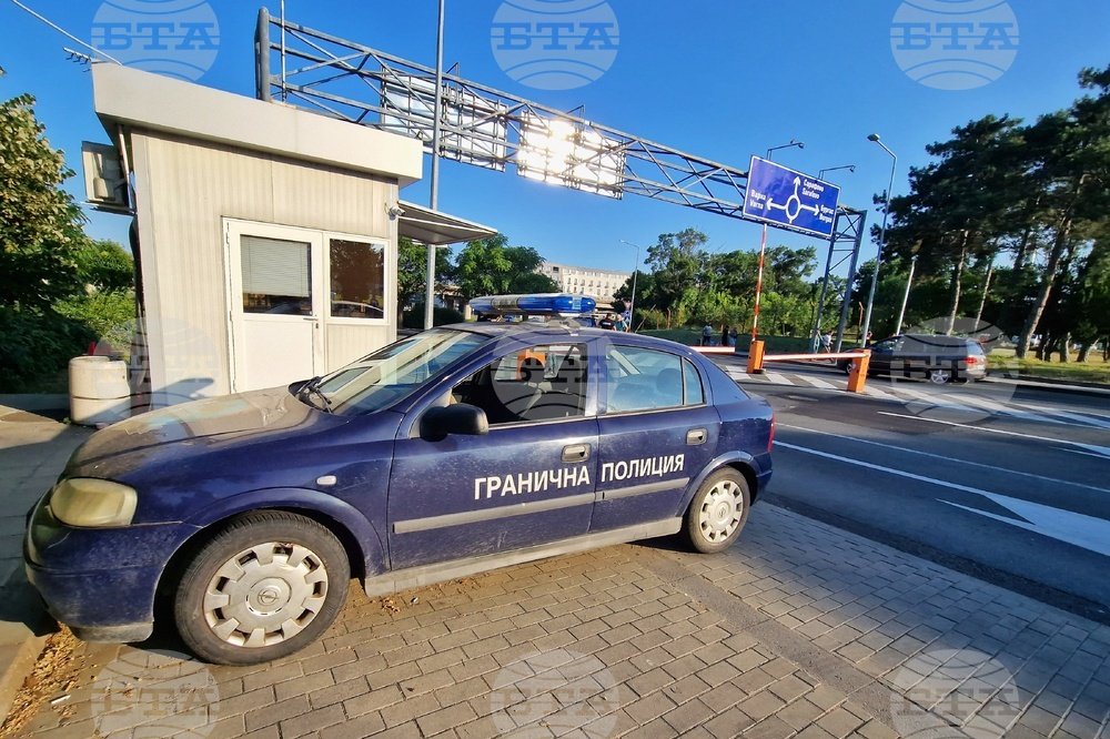 Бургас - летище - извънредно кацнал самолет