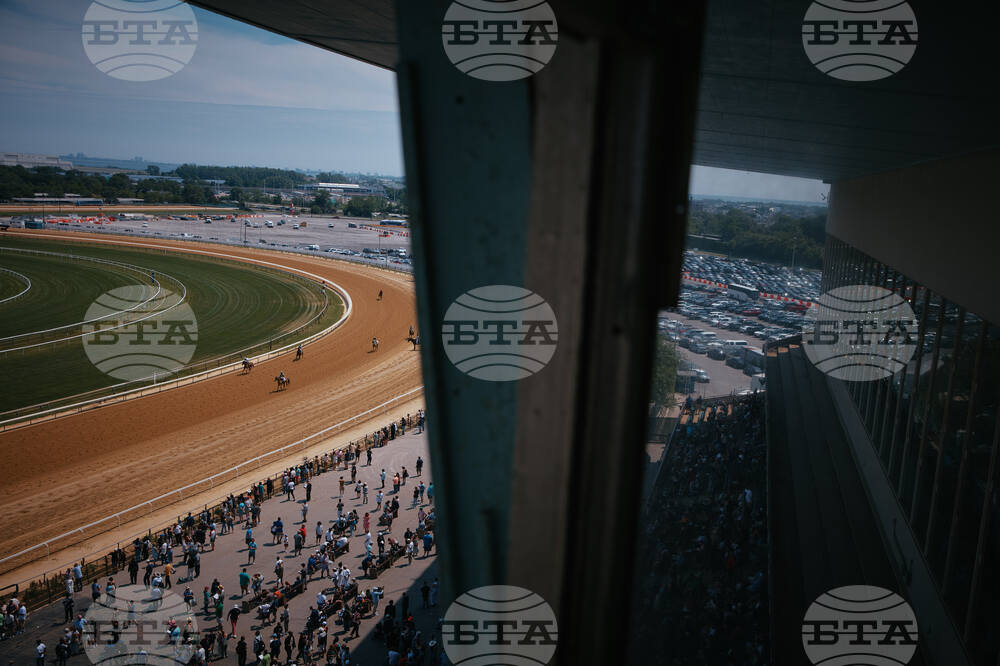 Aqueduct Closing Horse Racing Photo Essay
