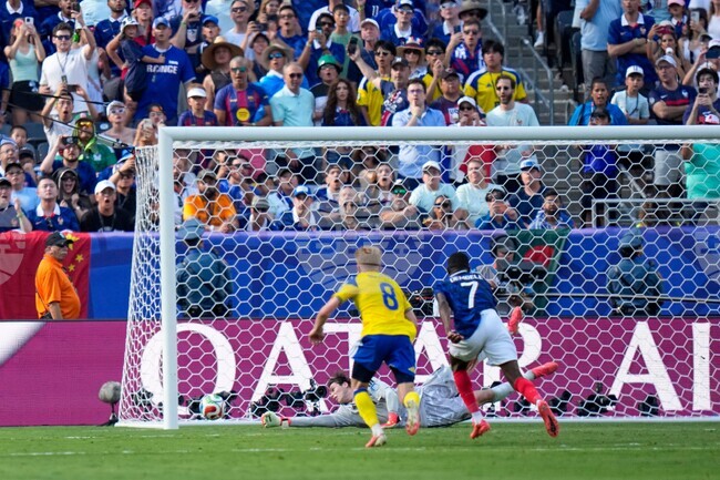 CORRECTION Sweden France WCup Soccer