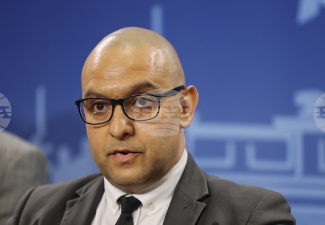 С наше предложение от следващия бюджет всички български деца ще получават великденски и коледни надбавки, казаха от „Има такъв народ“