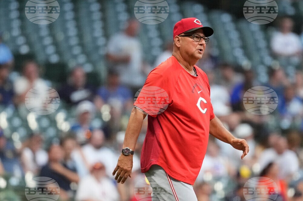 Reds Brewers Baseball