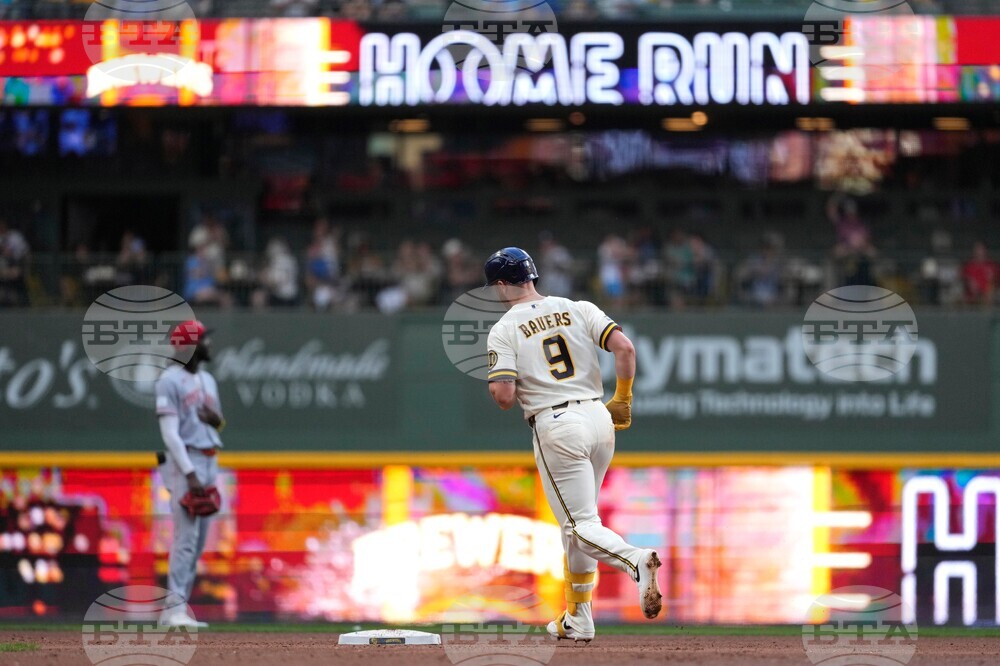 Reds Brewers Baseball