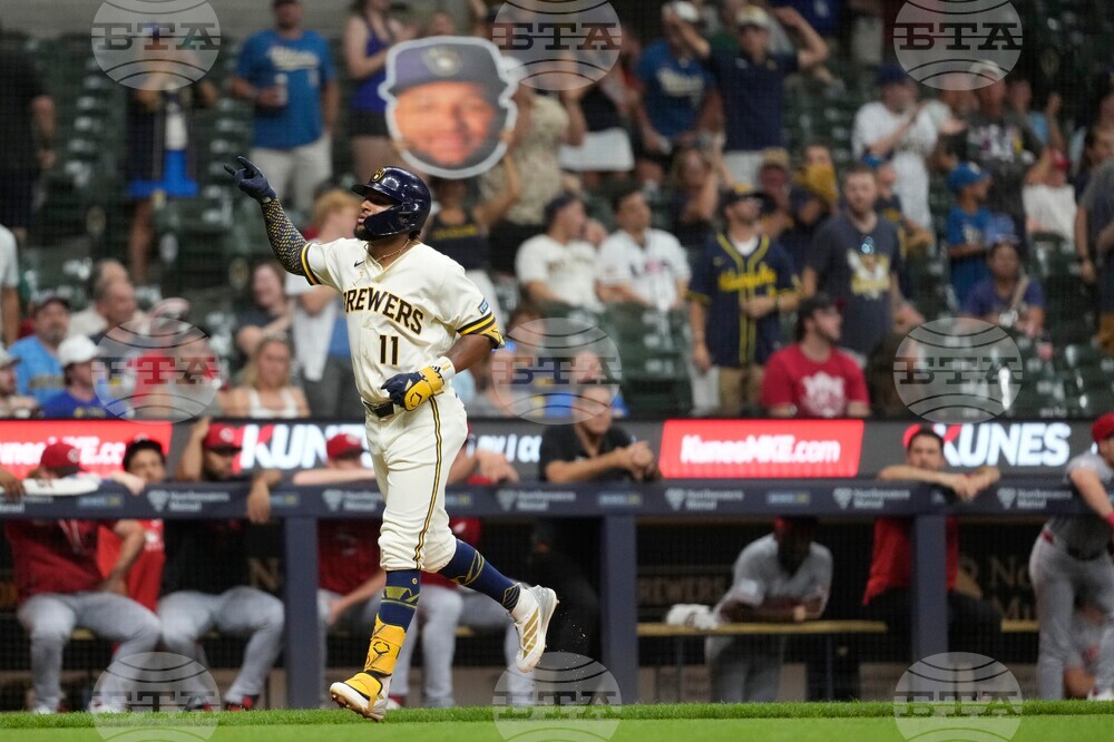 Reds Brewers Baseball