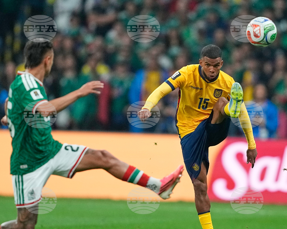 Ecuador Mexico WCup Soccer