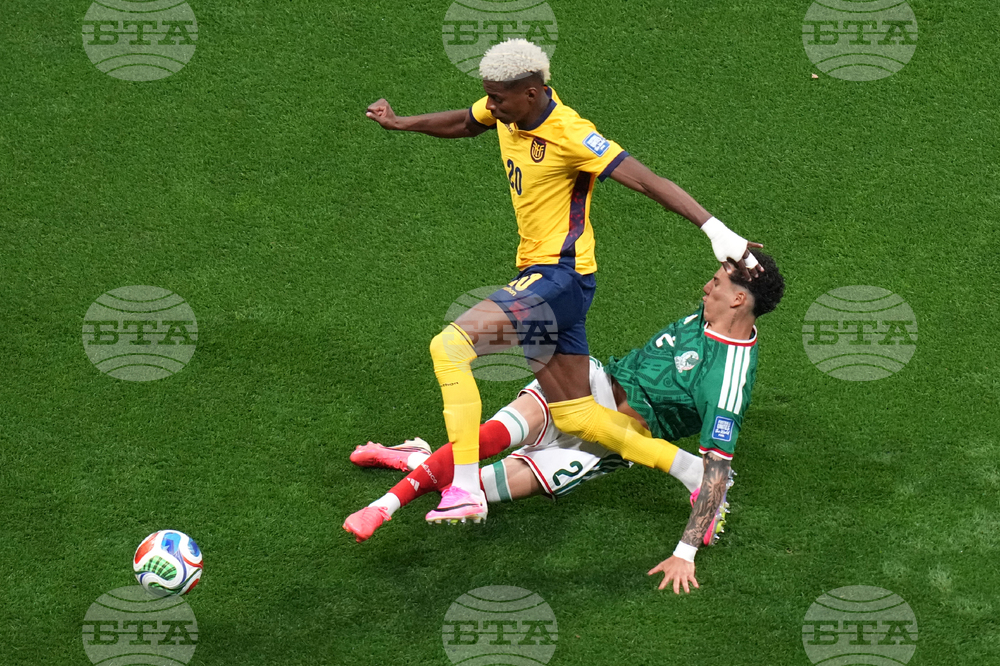 Ecuador Mexico WCup Soccer