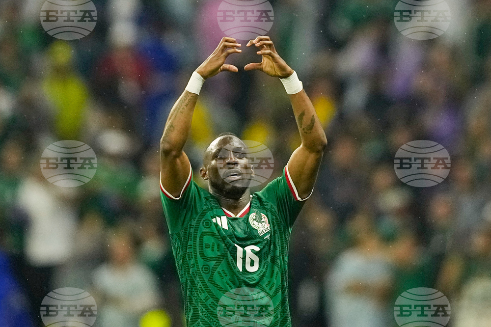 Ecuador Mexico WCup Soccer