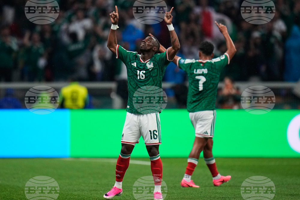 Ecuador Mexico WCup Soccer