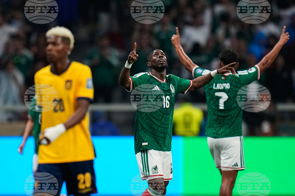 Ecuador Mexico WCup Soccer