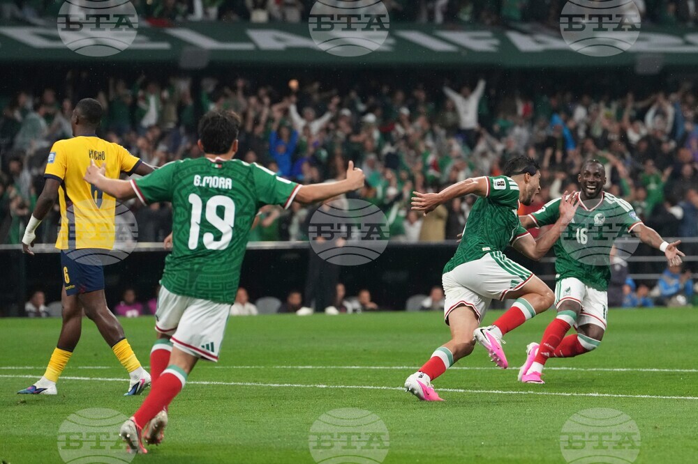 Ecuador Mexico WCup Soccer