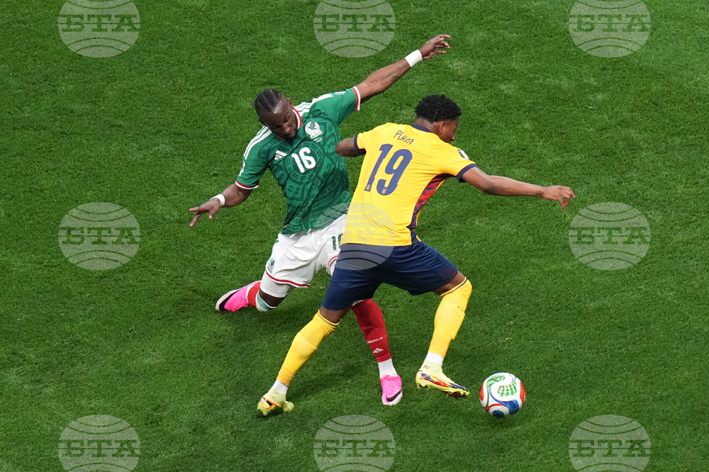 Ecuador Mexico WCup Soccer