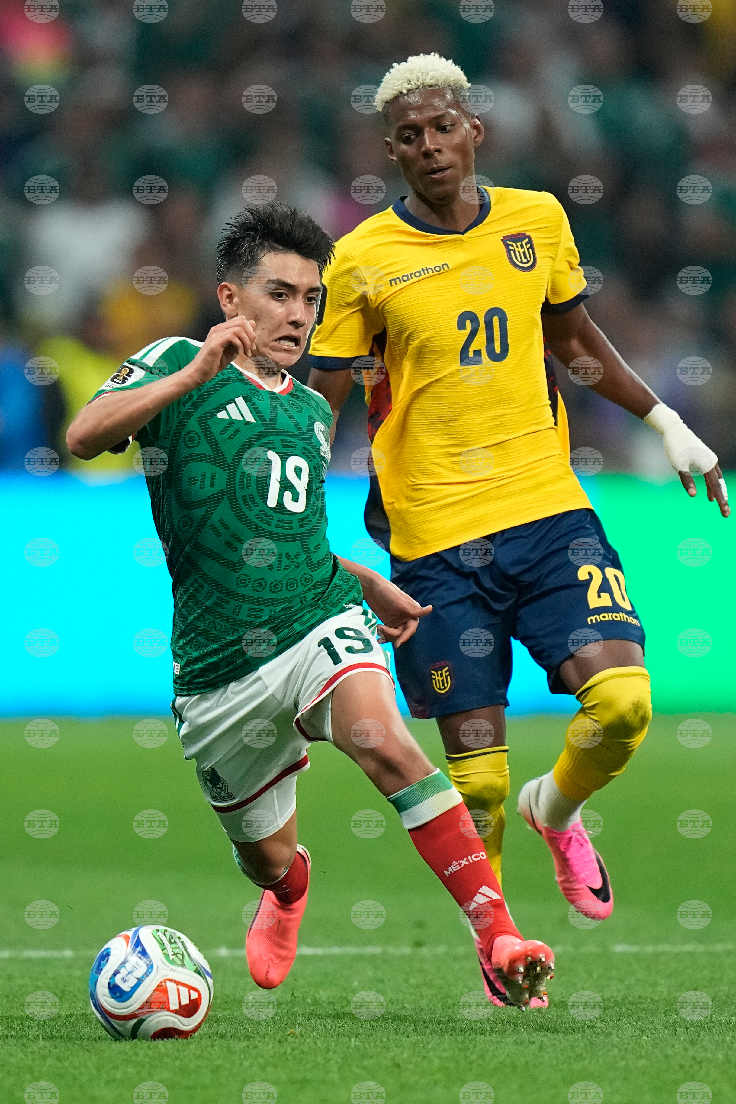 Ecuador Mexico WCup Soccer