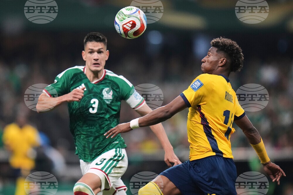 Ecuador Mexico WCup Soccer
