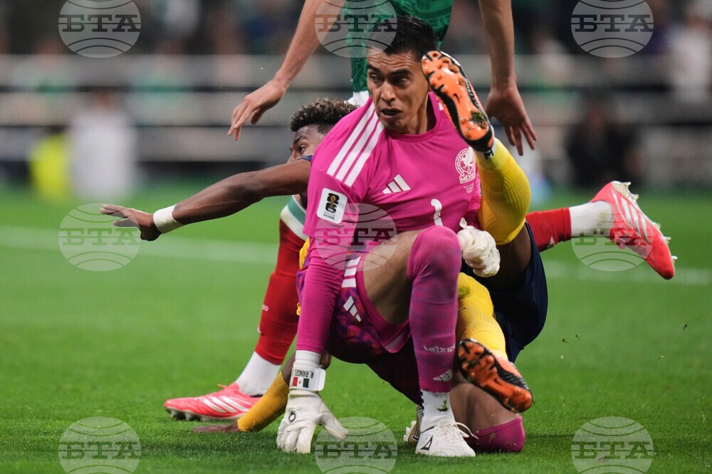 Ecuador Mexico WCup Soccer