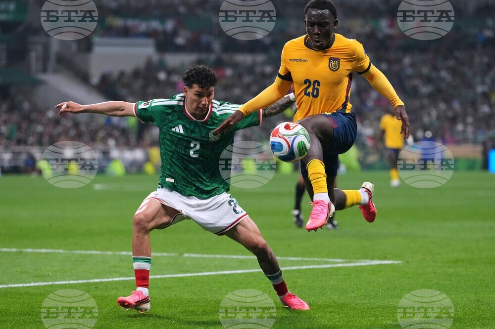 Ecuador Mexico WCup Soccer