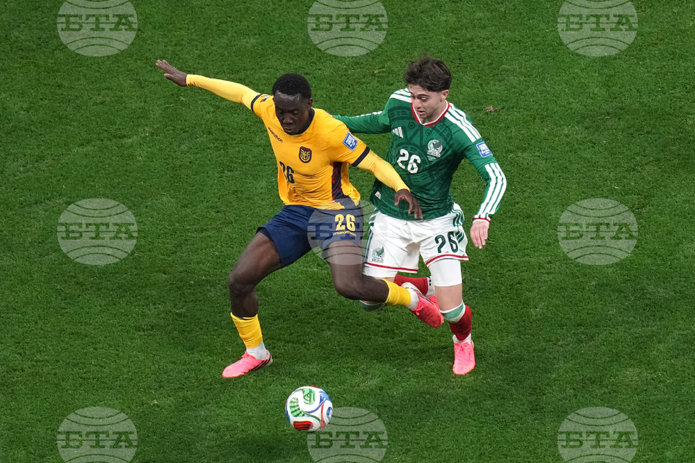 Ecuador Mexico WCup Soccer