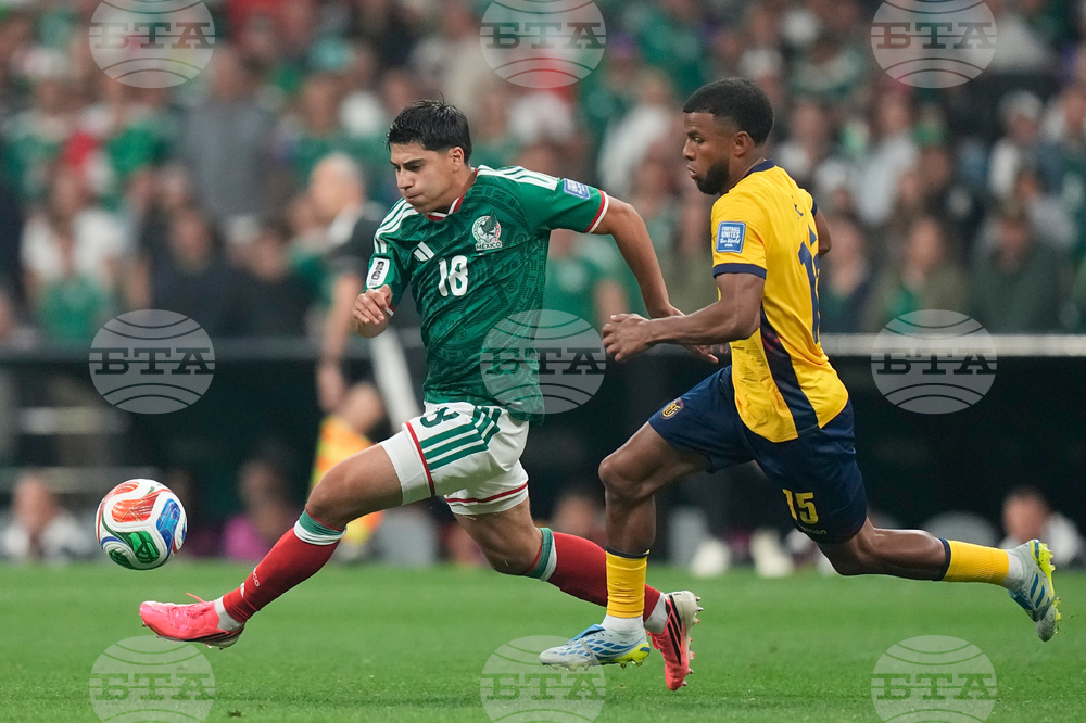Ecuador Mexico WCup Soccer