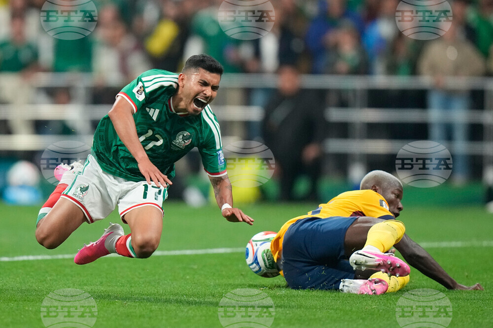Ecuador Mexico WCup Soccer
