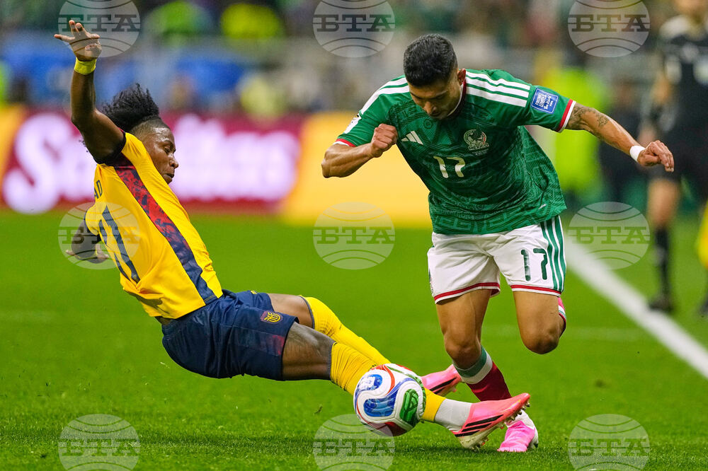 Ecuador Mexico WCup Soccer
