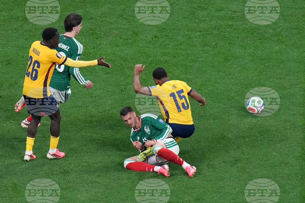 Ecuador Mexico WCup Soccer