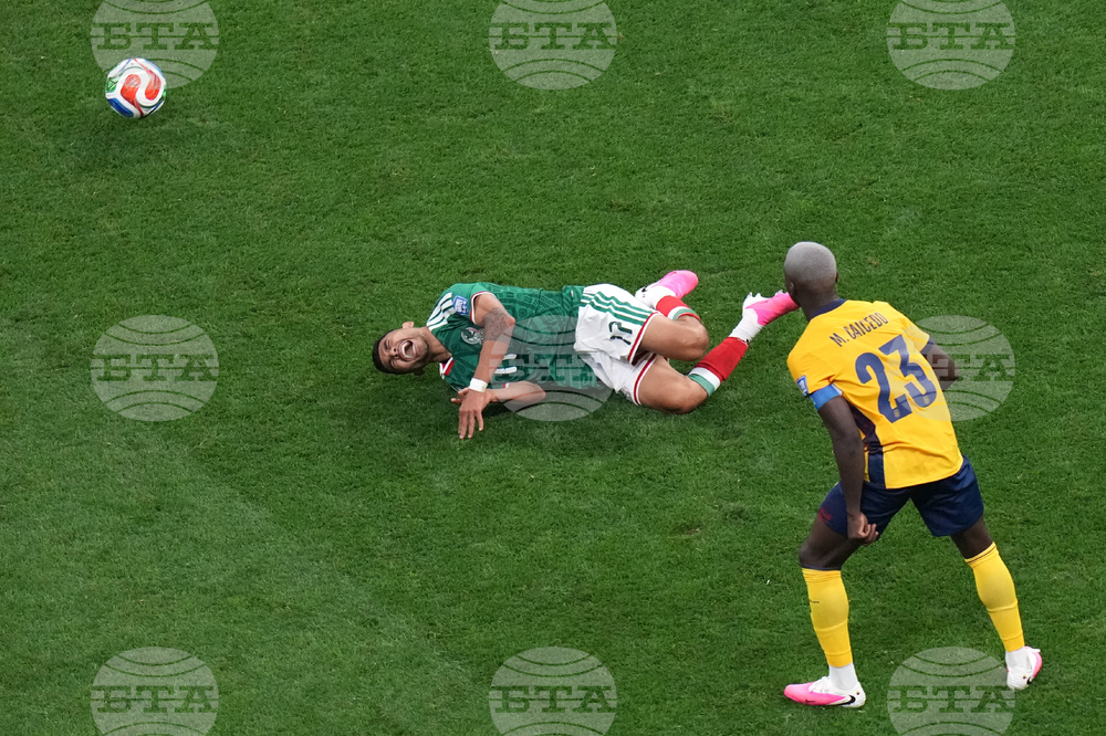 Ecuador Mexico WCup Soccer