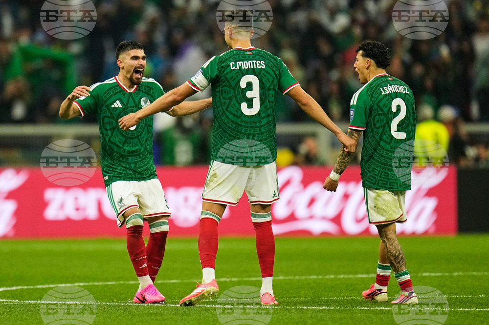 Ecuador Mexico WCup Soccer