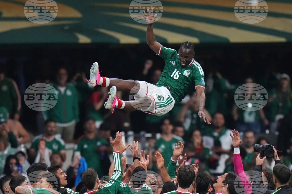 Ecuador Mexico WCup Soccer