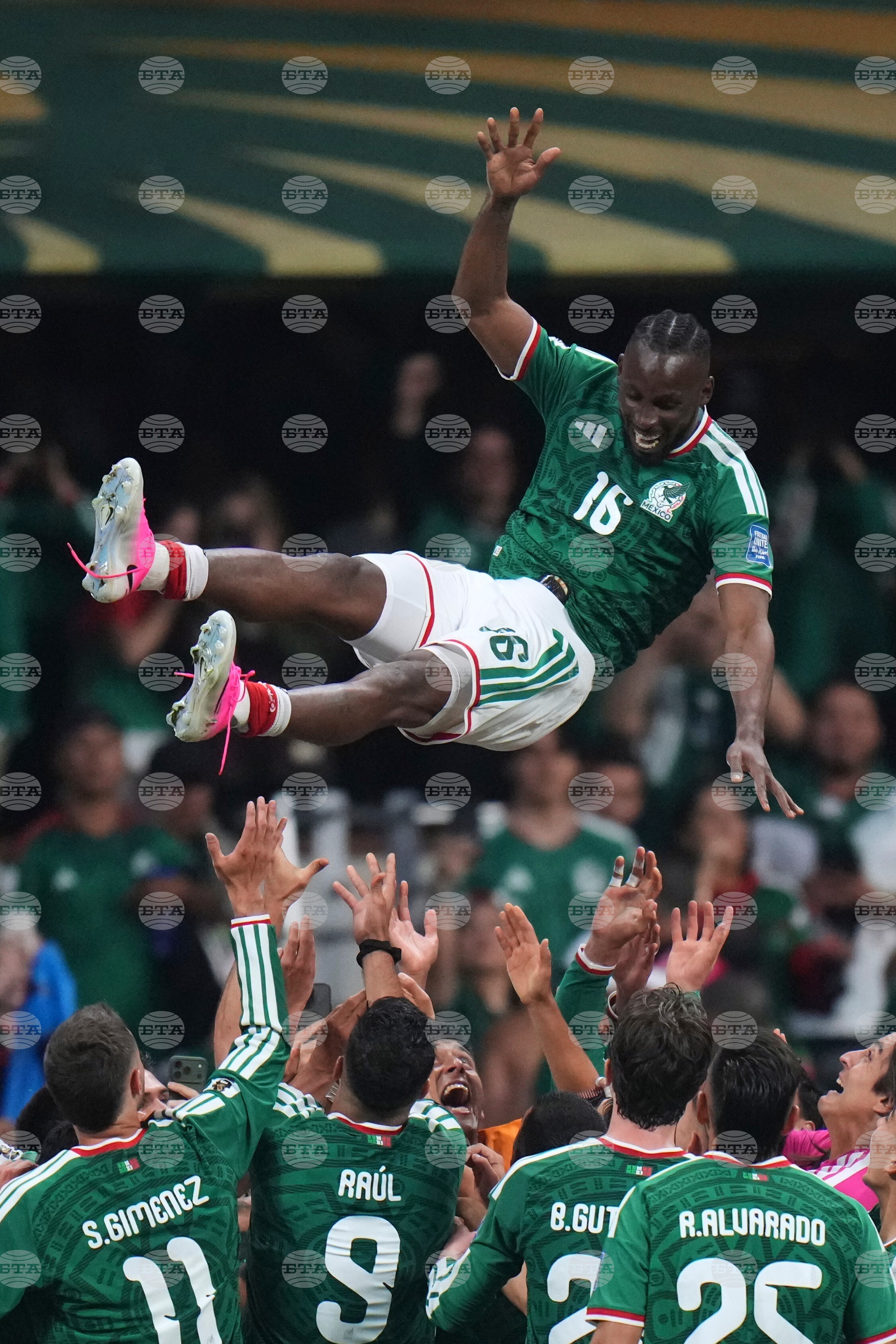 Ecuador Mexico WCup Soccer