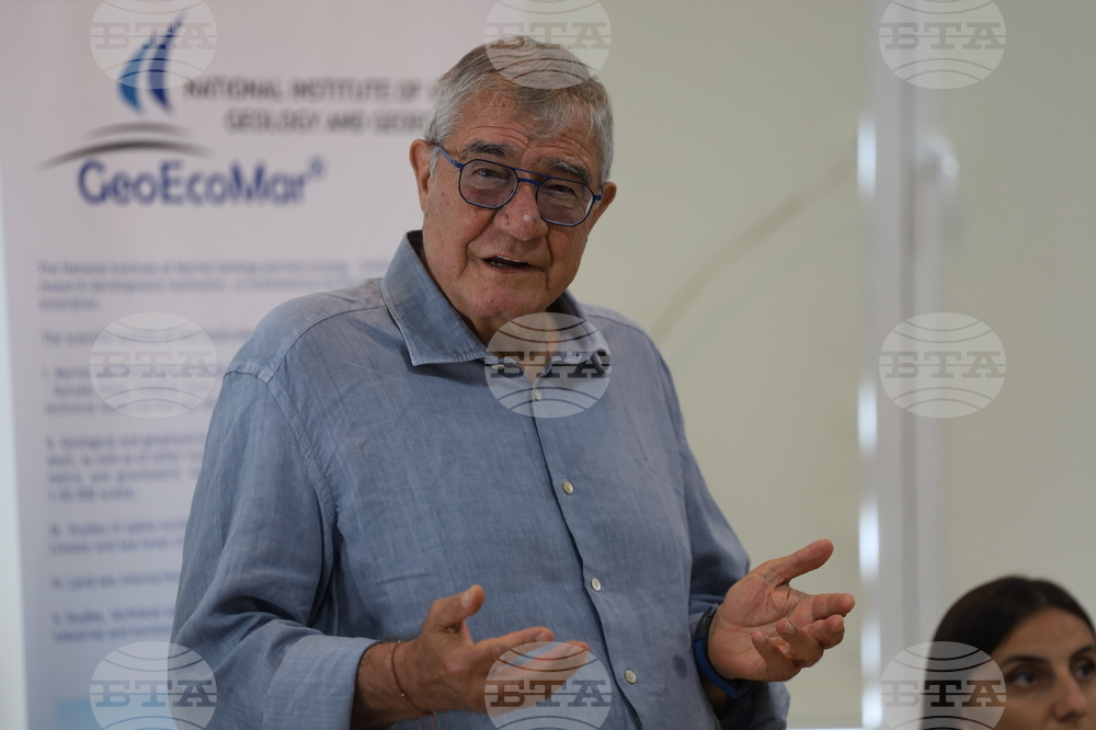 Romanian Scientists Invited to Join Next Bulgarian Antarctic Expedition