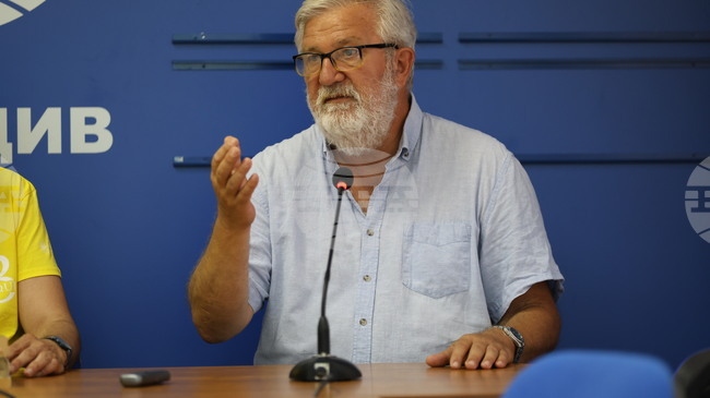 Много от нещата, които знаем за Пенчо Славейков, не стоят на проверена научна основа, каза доц. Младен Влашки в Пловдив