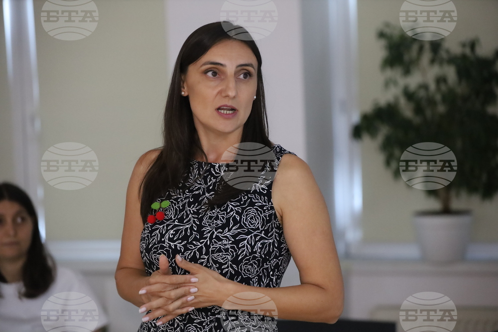 Romanian Geomorphologist Daniela Pascal Presents Joint Study on Climate Change in Antarctica