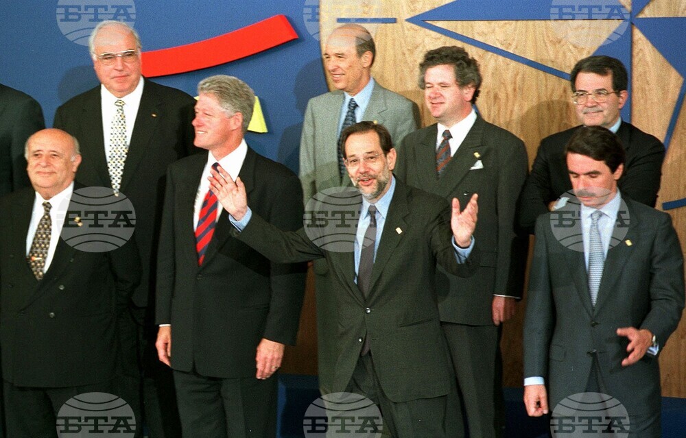 На 8 юли 1997 г. срещата на върха на НАТО в Мадрид поставя началото на разширяването на Алианса на Изток