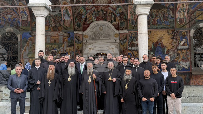  Неврокопският митрополит Серафим отслужи Божествена литургия за празника на пренасянето на мощите на св. Йоан Рилски от Търново в Рилския манастир