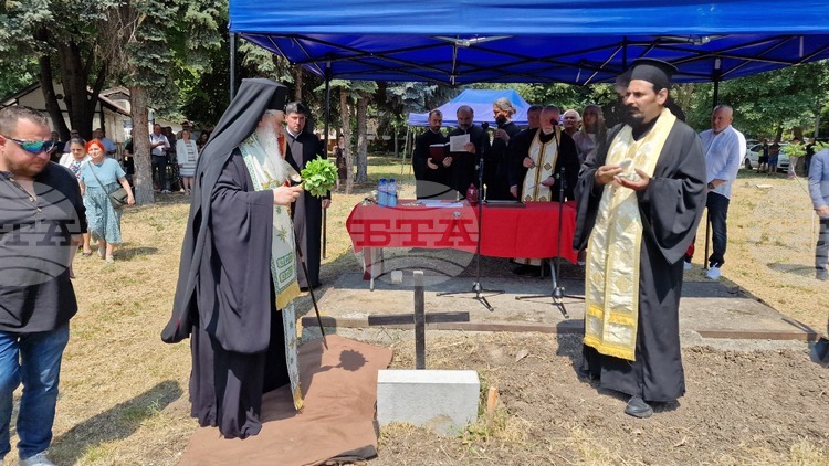 Церемония по първа копка за изграждане на нов храм се
