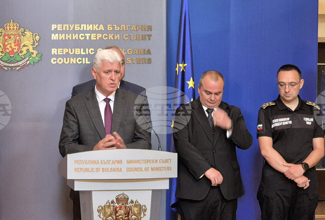 Defence Minister: 22 Military Units Ready to Participate in Extinguishing Fires