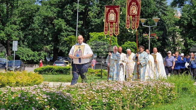 Света литургия по повод връщането на мощите на св. Иван Рилски бе отслужена в Перник