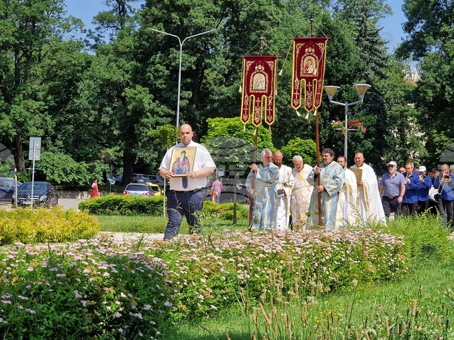 Света литургия по повод връщането на мощите на св. Иван Рилски бе отслужена в Перник